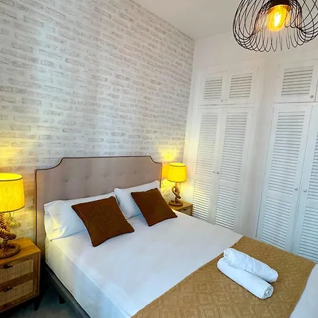 Plaza San Agustin 3000 Apartment