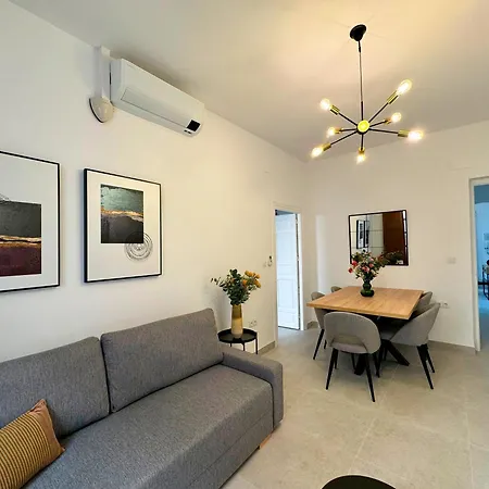 Plaza San Agustin 3000 Apartment